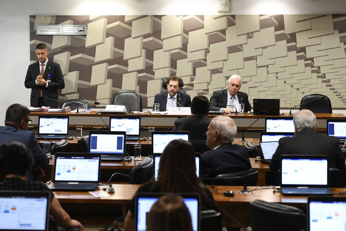 Senadores pedem definição de prioridades para reforma tributária